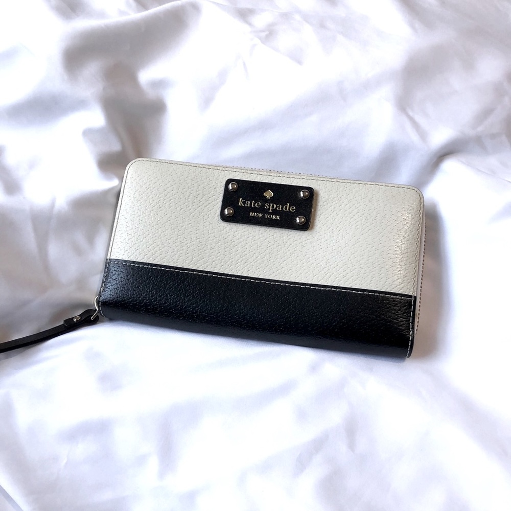 KATE SPADE ZIPPER WALLET 💕
